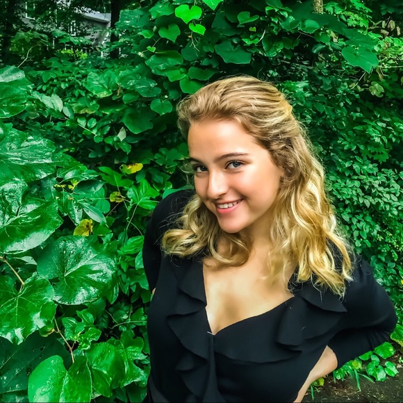 Meet your Posher, Dalia - Picture 1 of 4